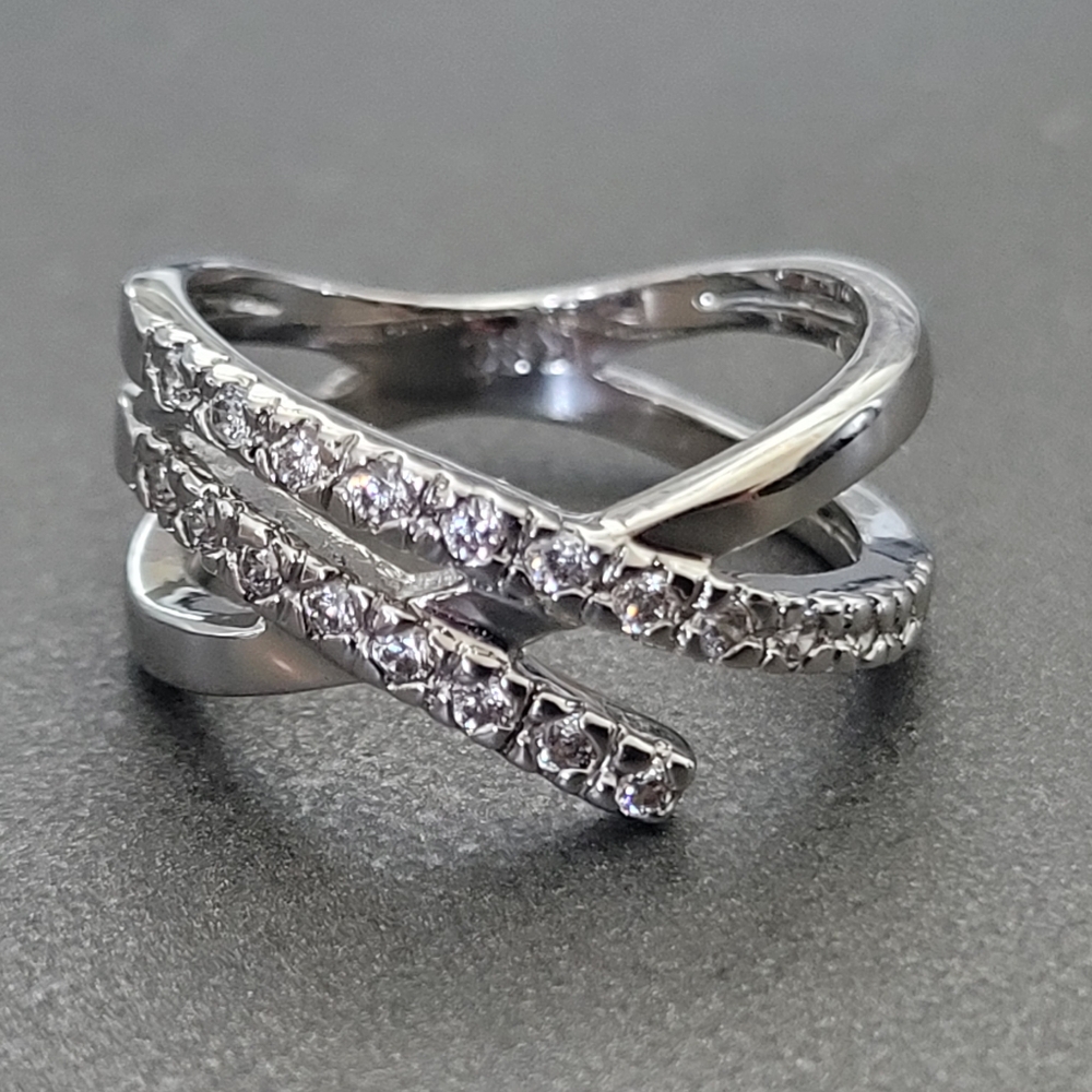 Cubic Zirconia RSC Fashion Ring EUC Silvertone - Picture 4 of 14